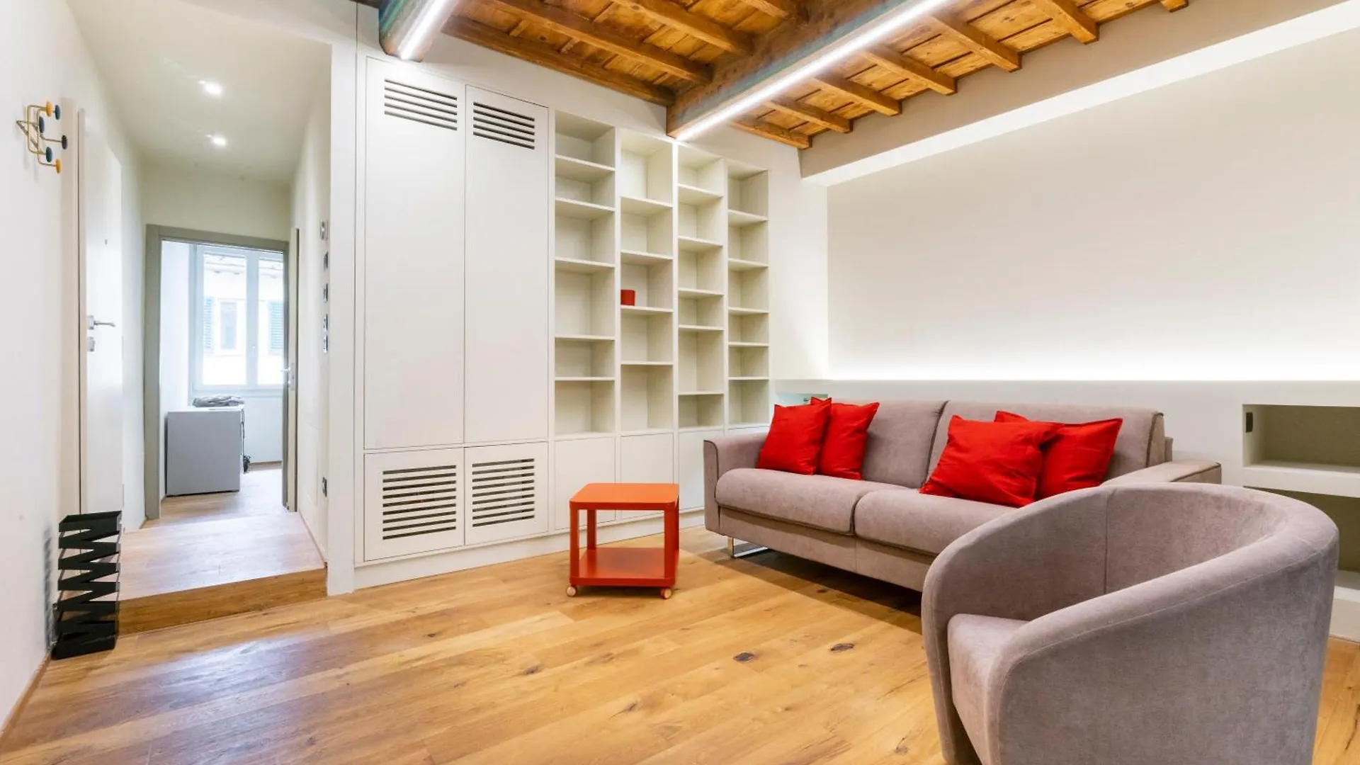 Oltrarno Deluxe, Florence